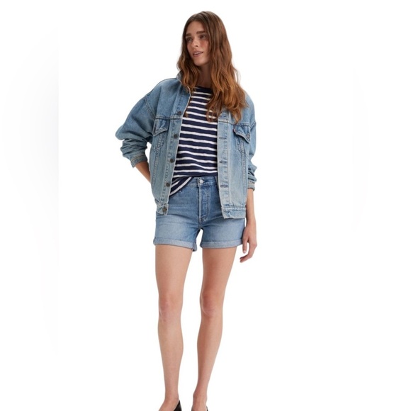 Levi’s high-rise rolled up shorts wedgie denim shorts. Size 28. Medium wash - Picture 1 of 10